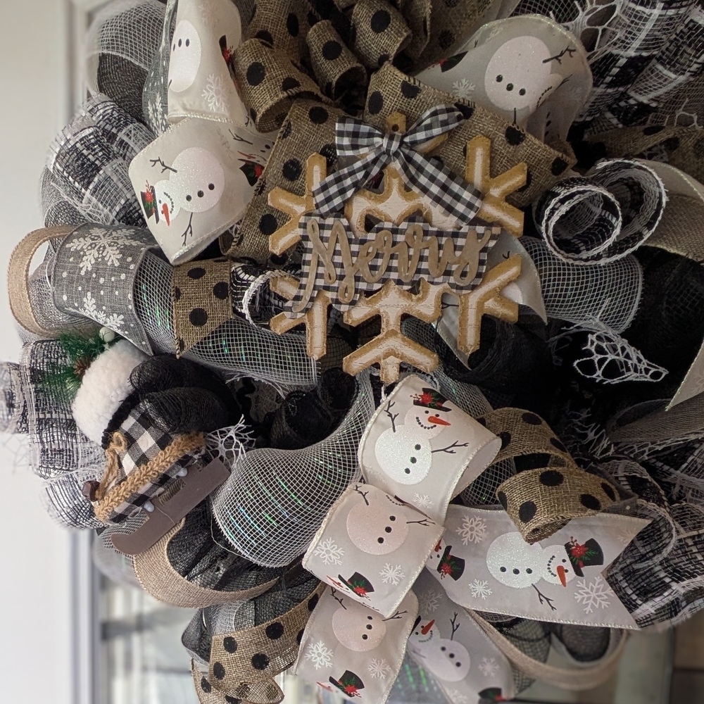 Festive Snowman Wreath with Merry Sign - Picture 2 of 8